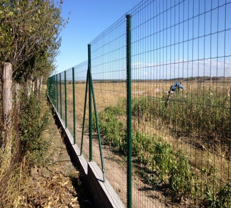 Meșter garduri din plasa bordurata sau val