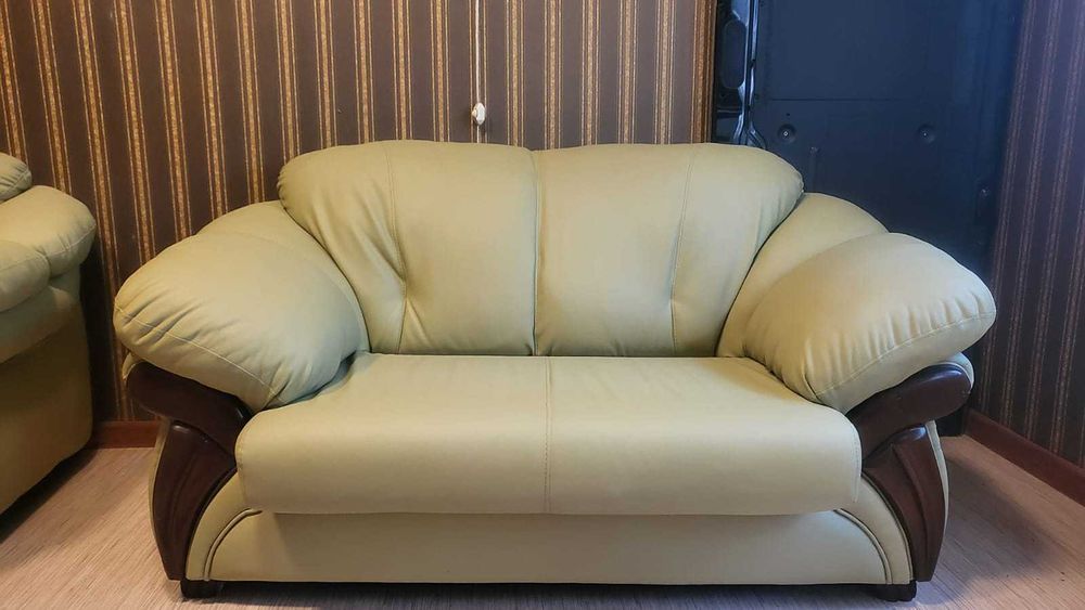Продам  шикарный комплект диванов 3-2-1 в отличном состоянии!
