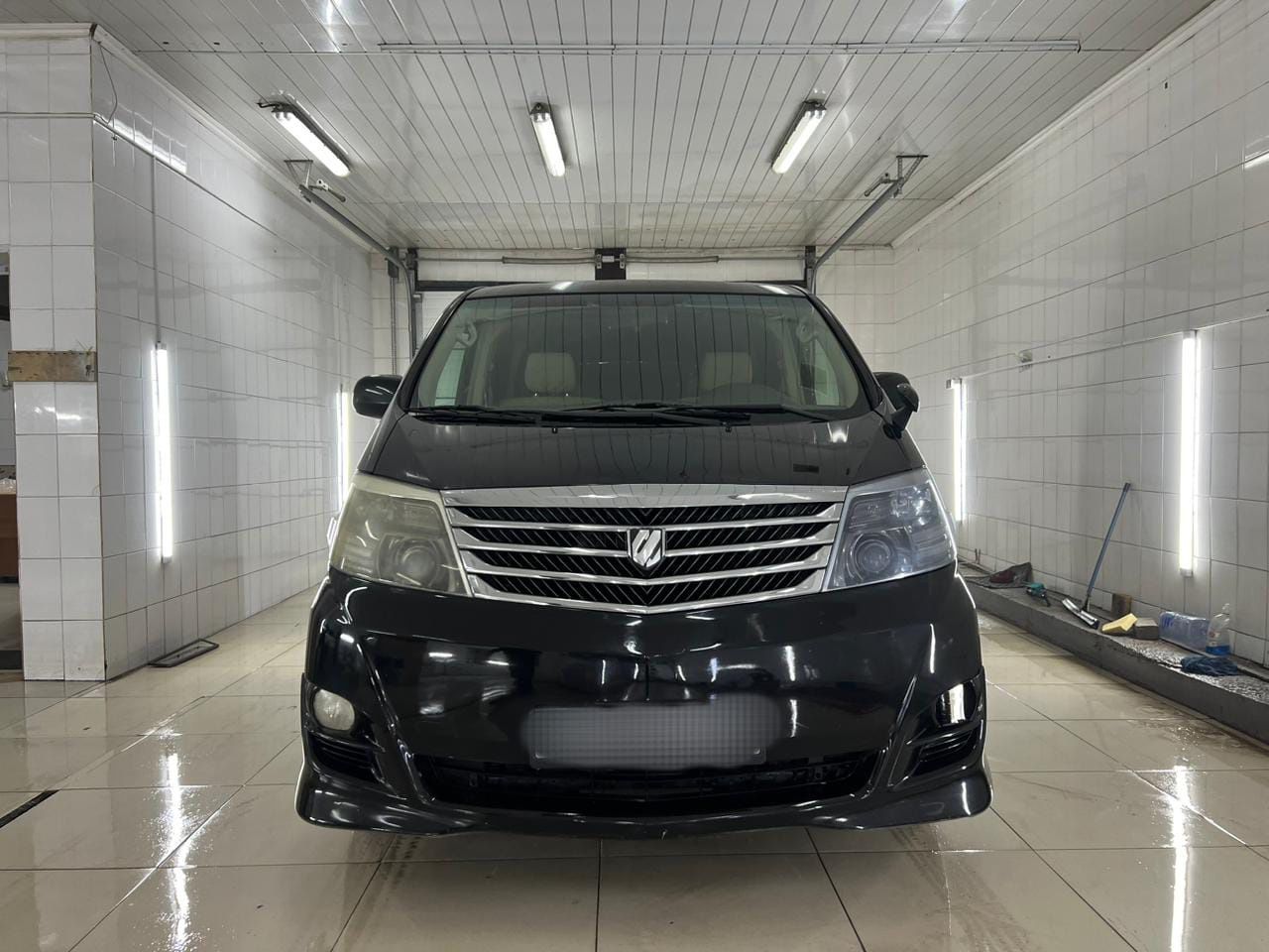 Машина Toyota Alphard