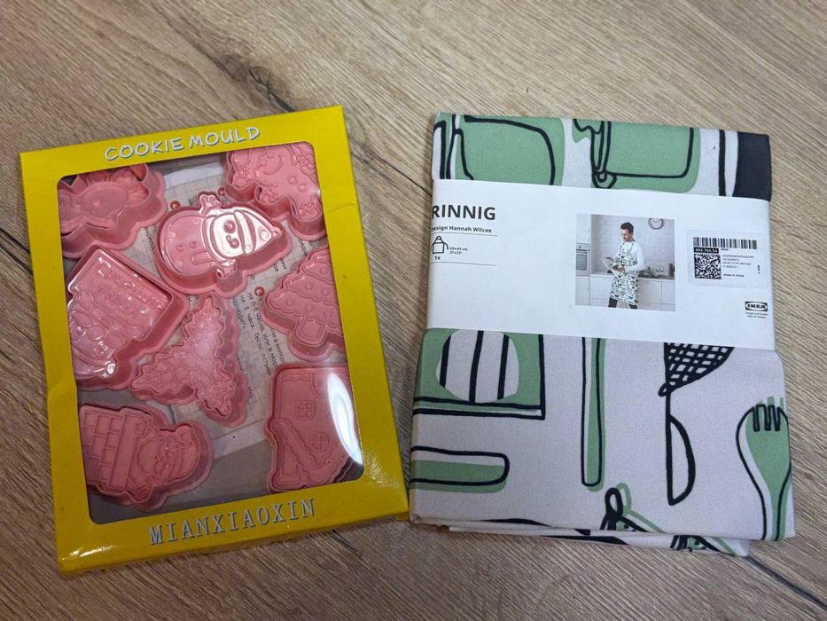 Продам кухонный фартук Икея и новогодние формы для выпекания печенек.