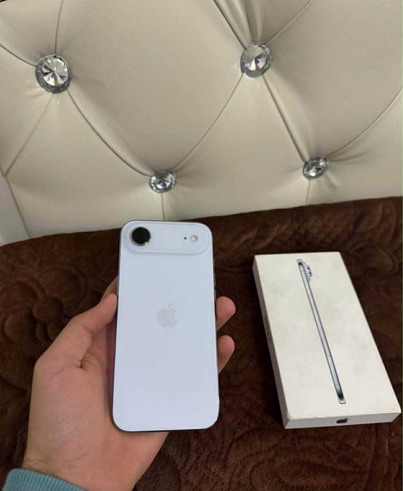 Iohone 17 air 6 cilcluri ca nou