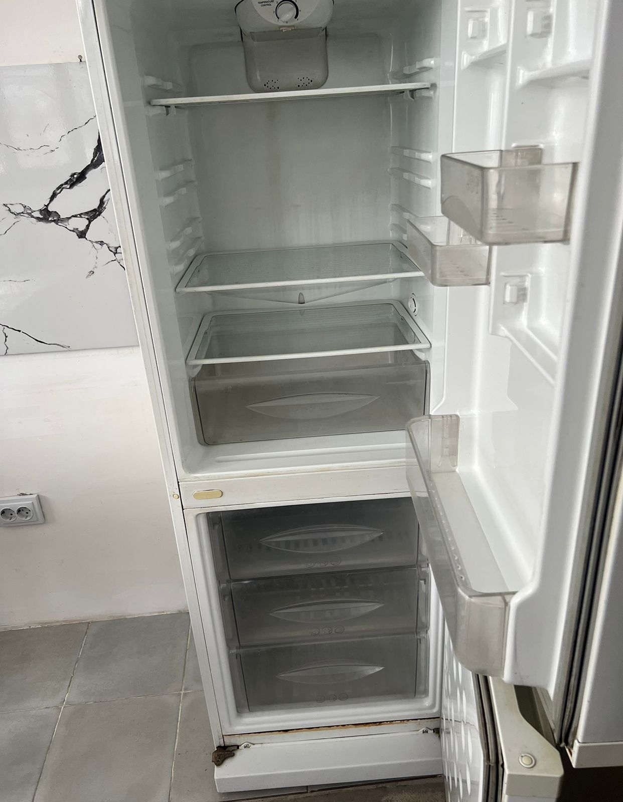 Холодильник  LG , б/у в рабочем состоянии,