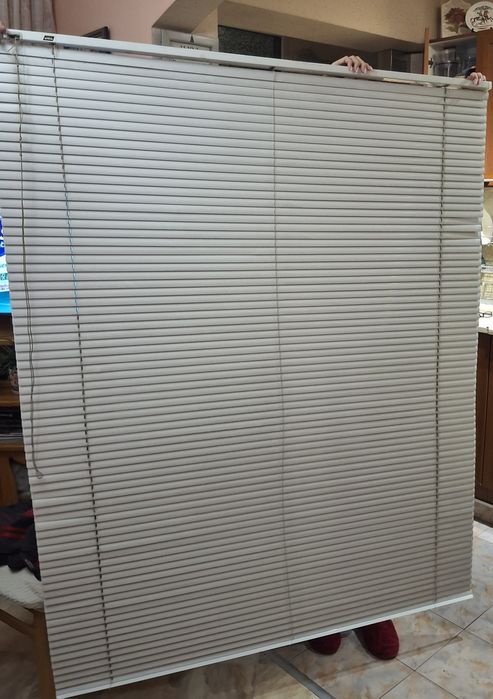 Бели алуминиеви щори