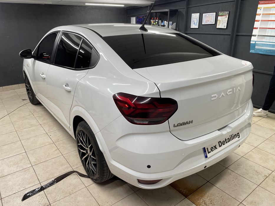 Folie omologata RAR / Montaj folie geamuri / Folie auto LLumar