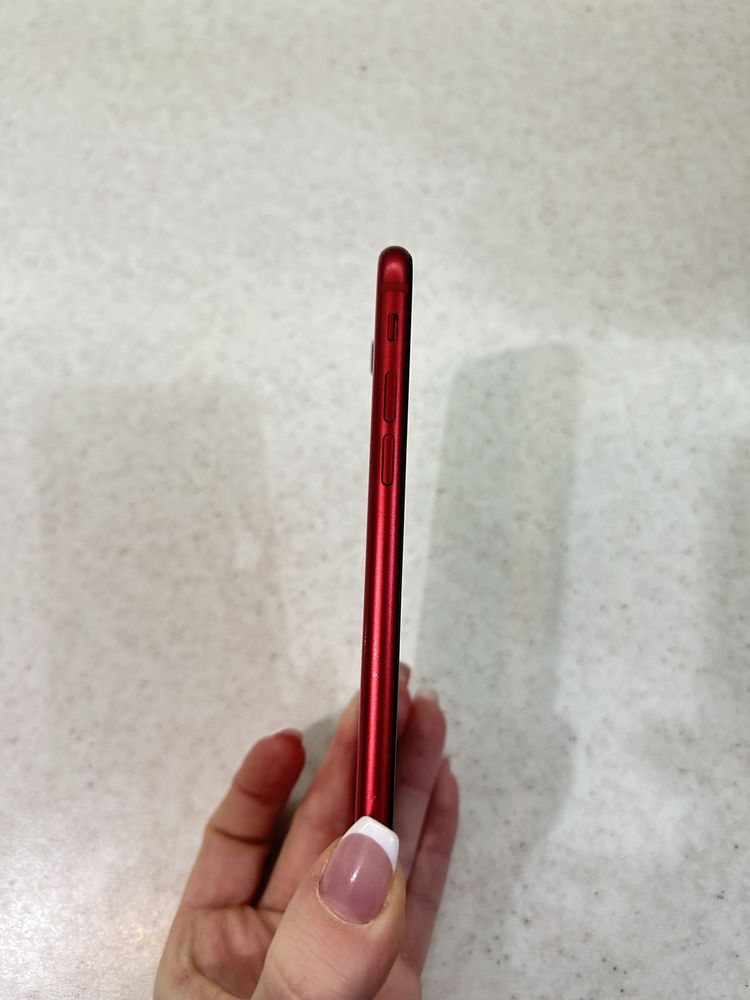 IPhone SE 2020 red