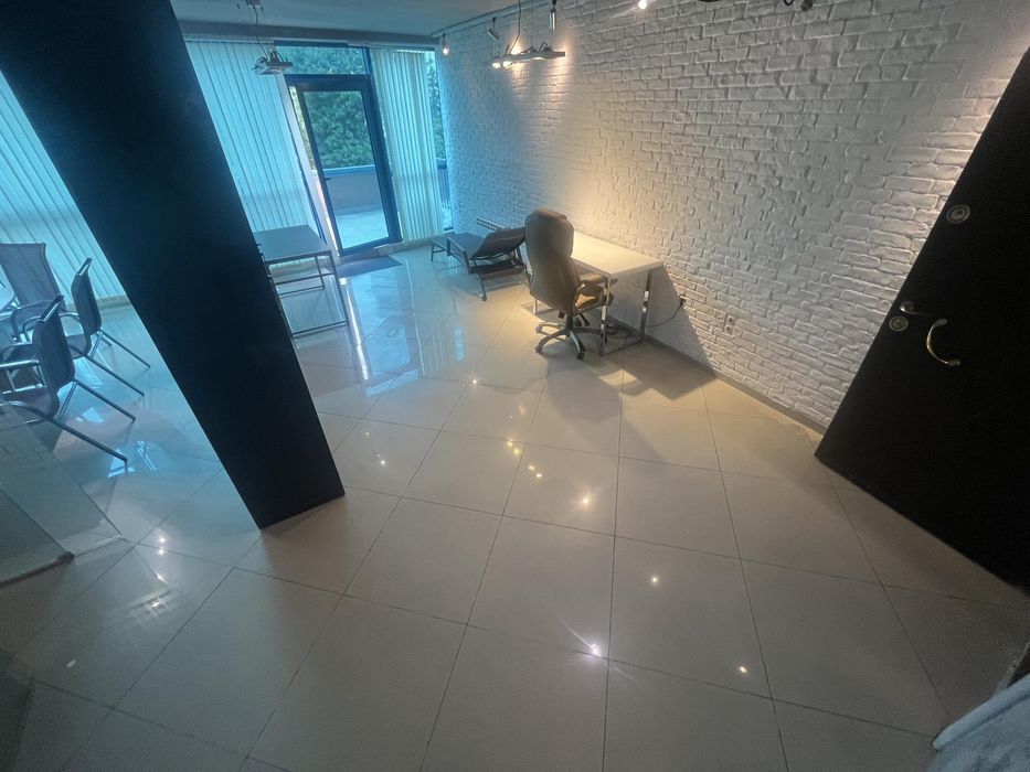 Дава се под наем Офис в Бургас, Лазур - 75 кв.м за 663 € - Снимка #1