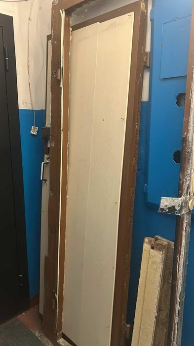 Продам входную дверь