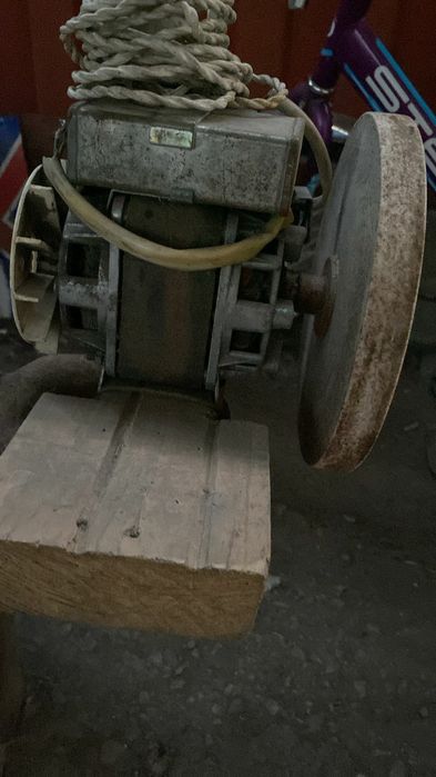 Продам     наждак