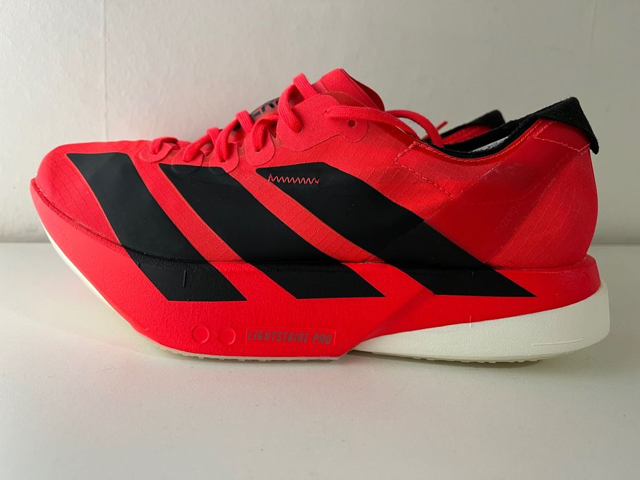 19 perechi pantofi sport Adidas Adizero Yeezy Stella McCartney
