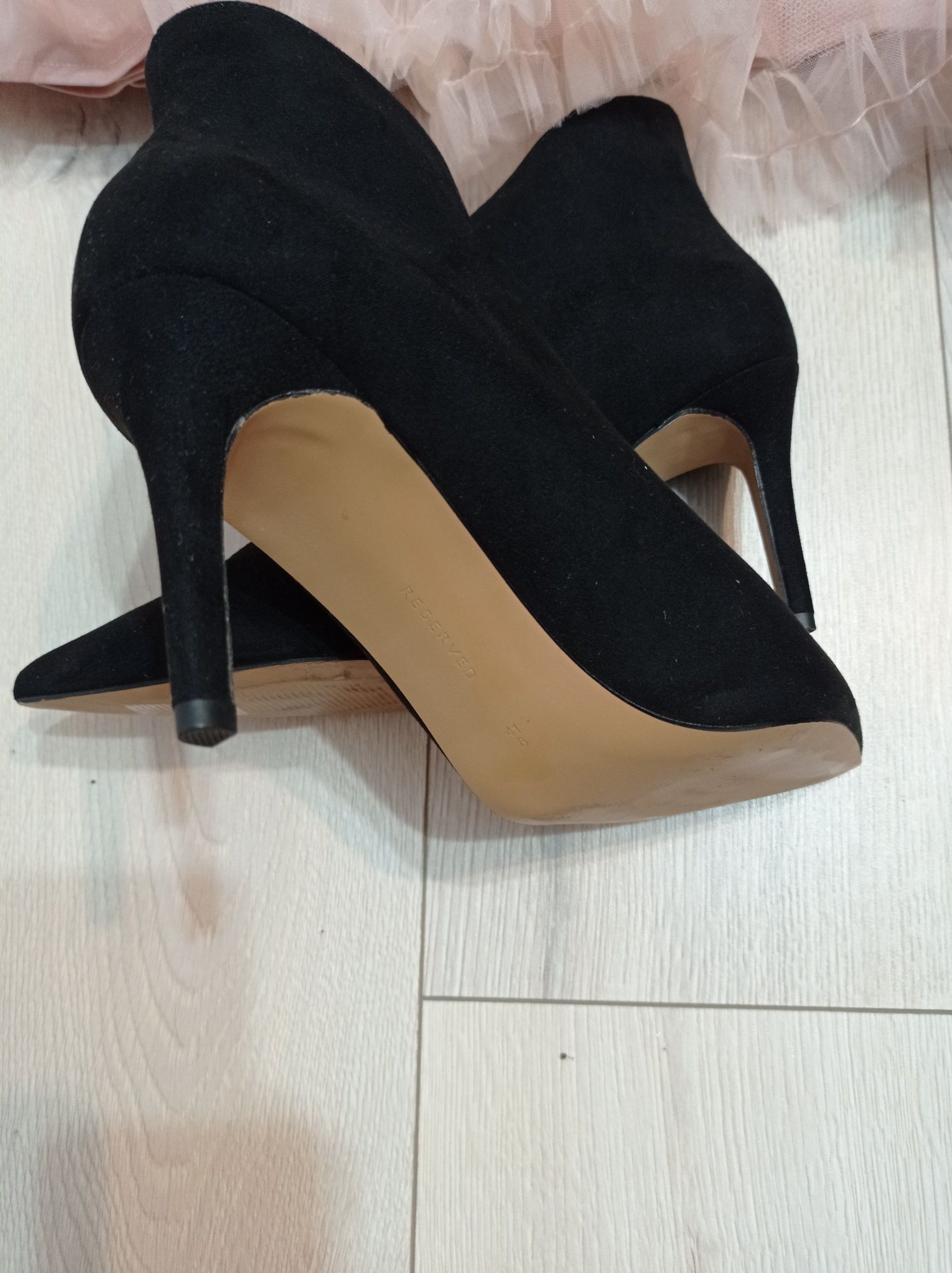 Botine cu toc Reserved nr 40, Noi