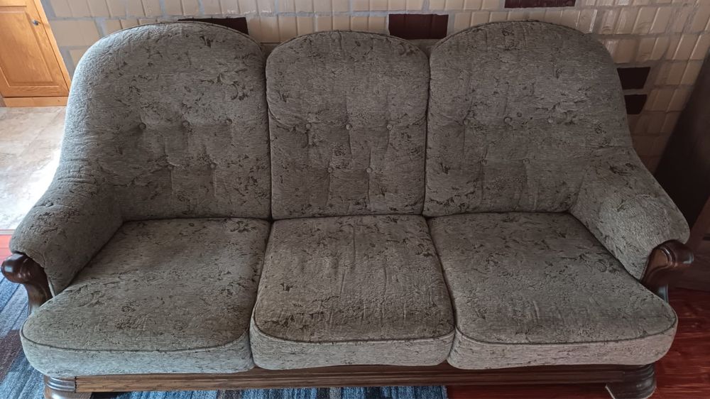 Vand o canapea + fotoliu