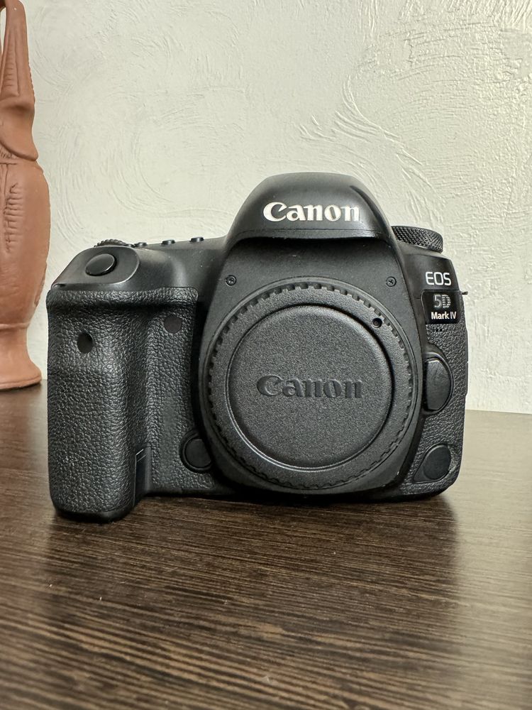 Canon 5D Mark IV body