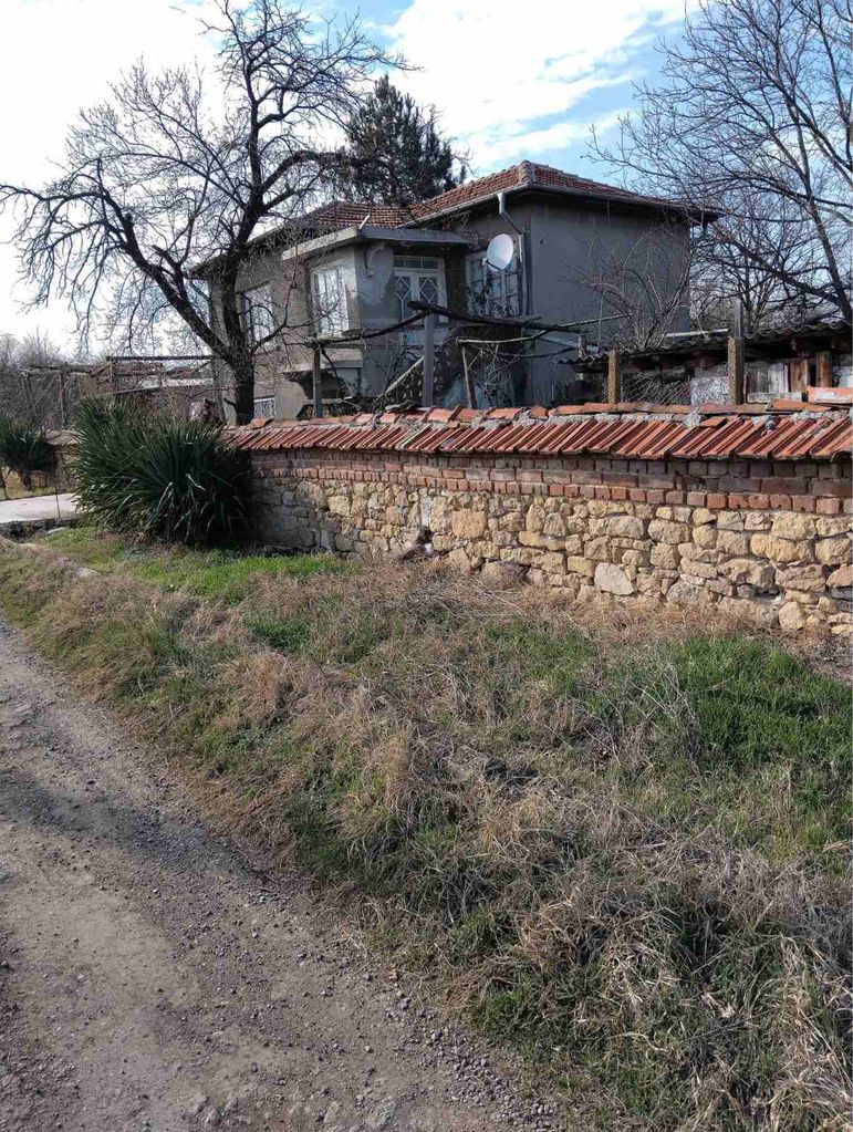 Продава се Къща в с. Ценово, Област Стара Загора - 200 кв.м за 102 €/кв.м - Снимка #1