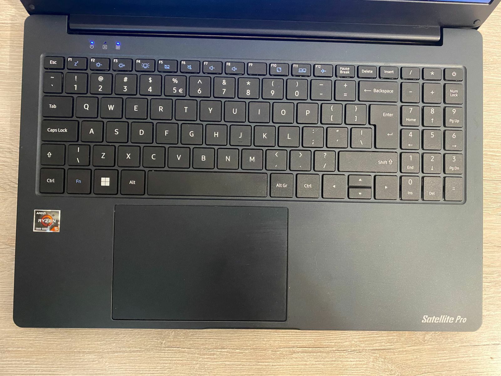 Dynabook Ryzen 5 в идеальном состоянии