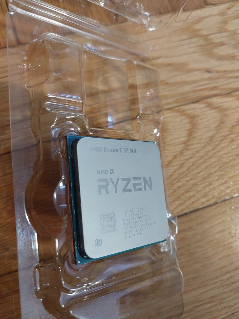 Ryzen 7 3700X , AM4 , zen2 8-ядрен , 16-треда