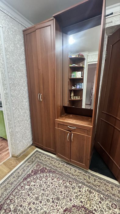 Продам прихожую с угловом шкафом