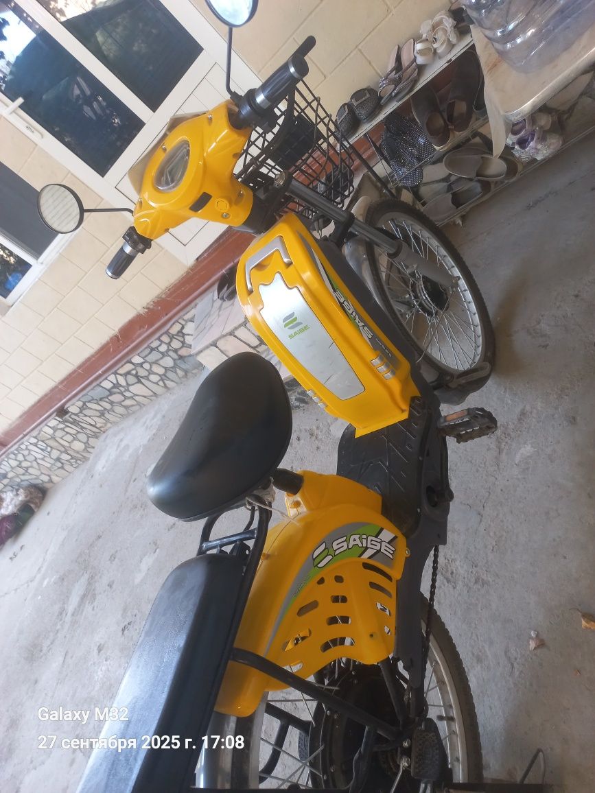 Motosikil sotiladi