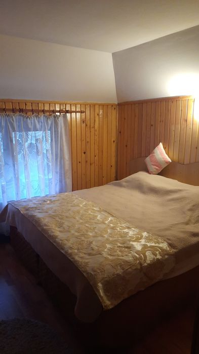 Inchiriere de revelion vila cu 8 camere si corp cu 4 camere