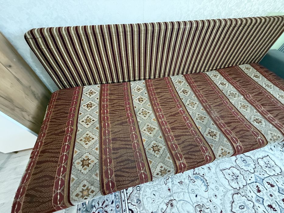 Диван для гостинной или спальни