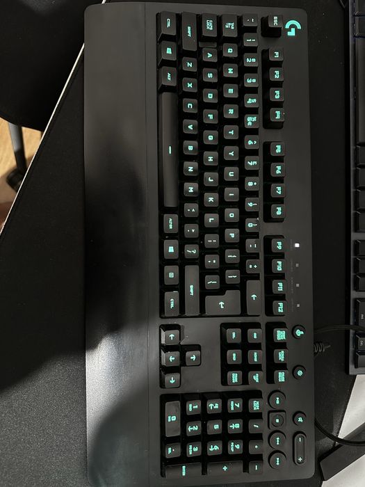 Tastatura Logitech G213