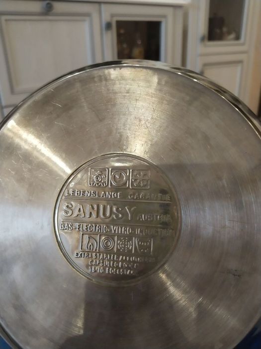 Набор из 2 кастрюль. Б/у 3л и 1 л
3л и 1л.