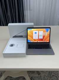 Продам MacBook Pro 13 2017 полный комплект ноутбук макбук про