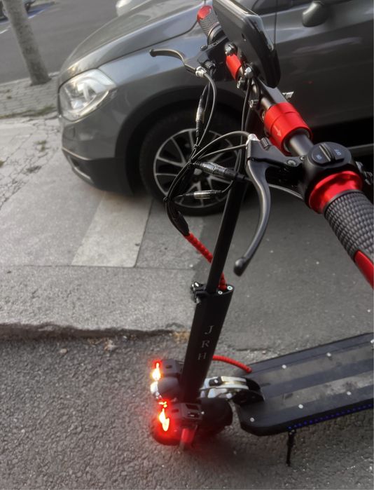 Vand trotineta jrh t16 noua inca in garantie