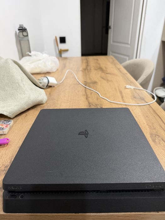 Продам Sony Play Station 4