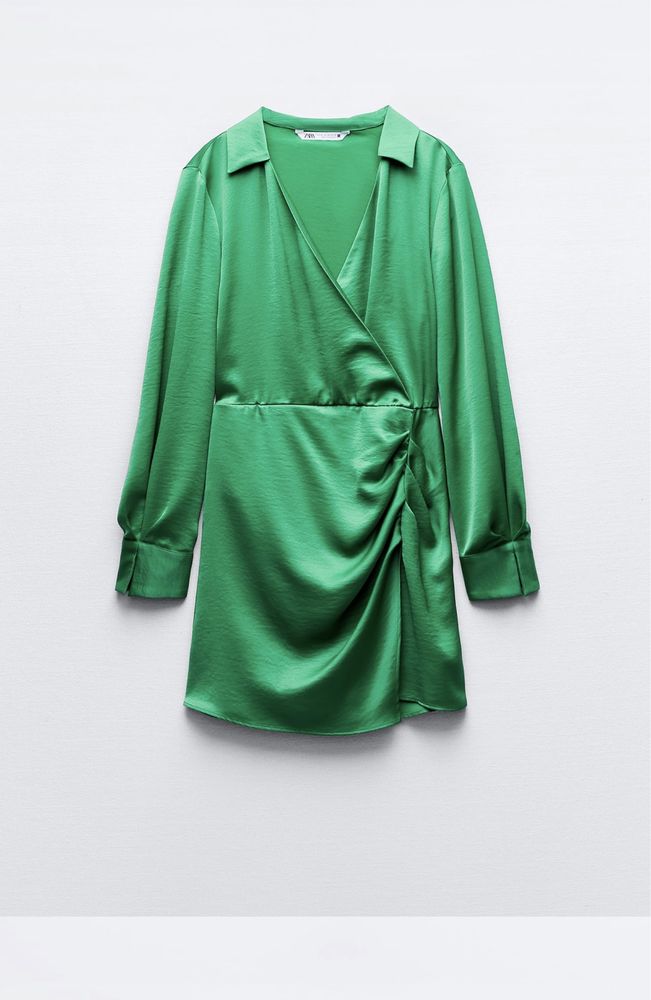 Черна зелена сатенена рокля Zara, син и бял гащеризон, сако Reserved