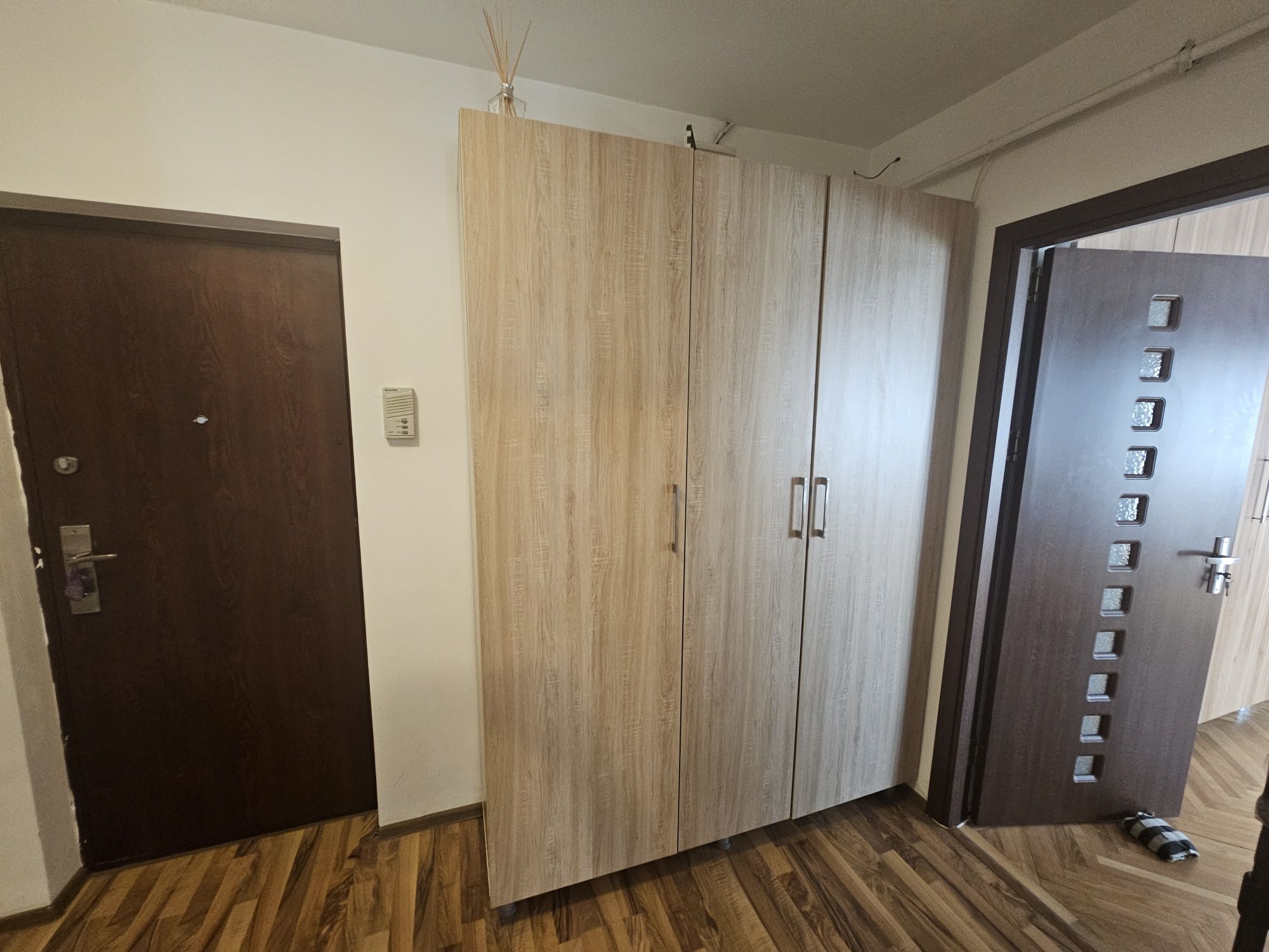 Dulap cu 3 usi înalt de 2 20 m
