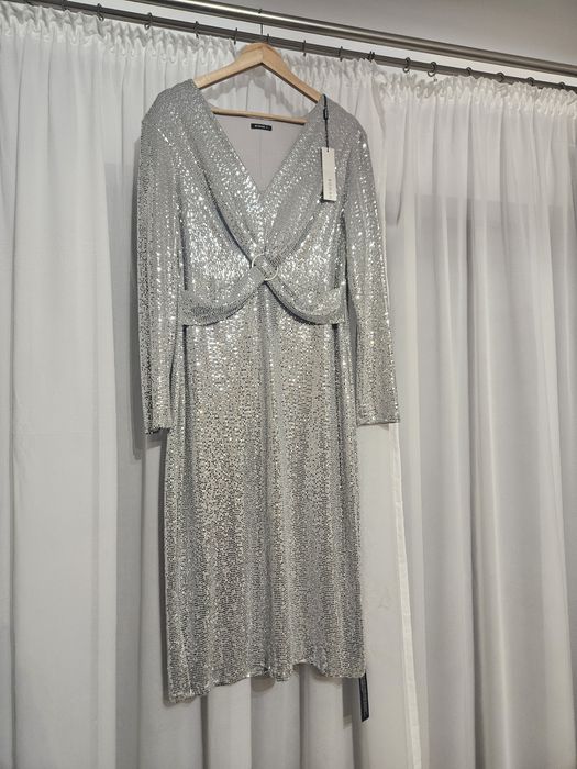 Rochie de seară cu paiete.