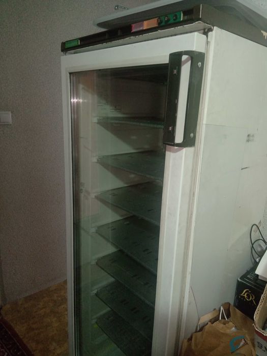 Продавам фризер и кафе машина