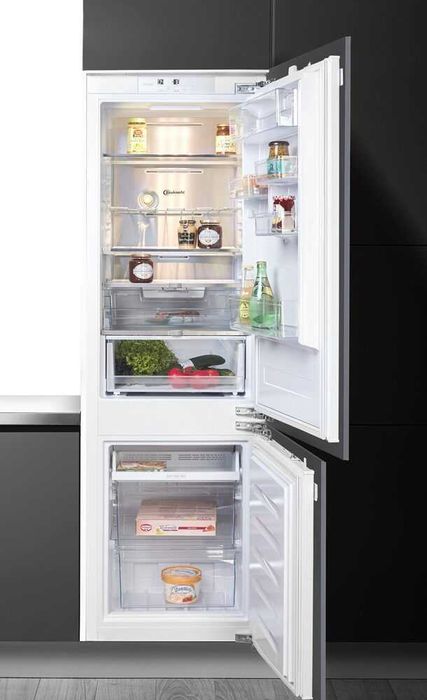 Хладилник с фризер за вграждане BAUKNECHT KGITN 18F4 M