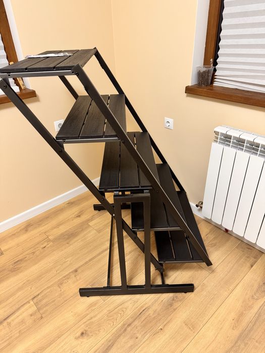 Маса 3 в 1. Маса етажерка, цветарник