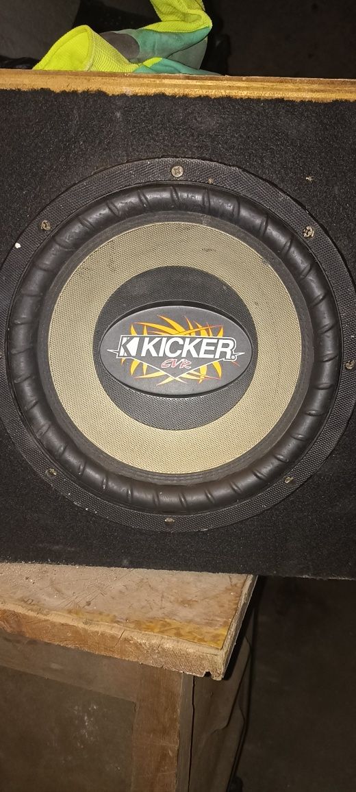 Бас каса kicker.
