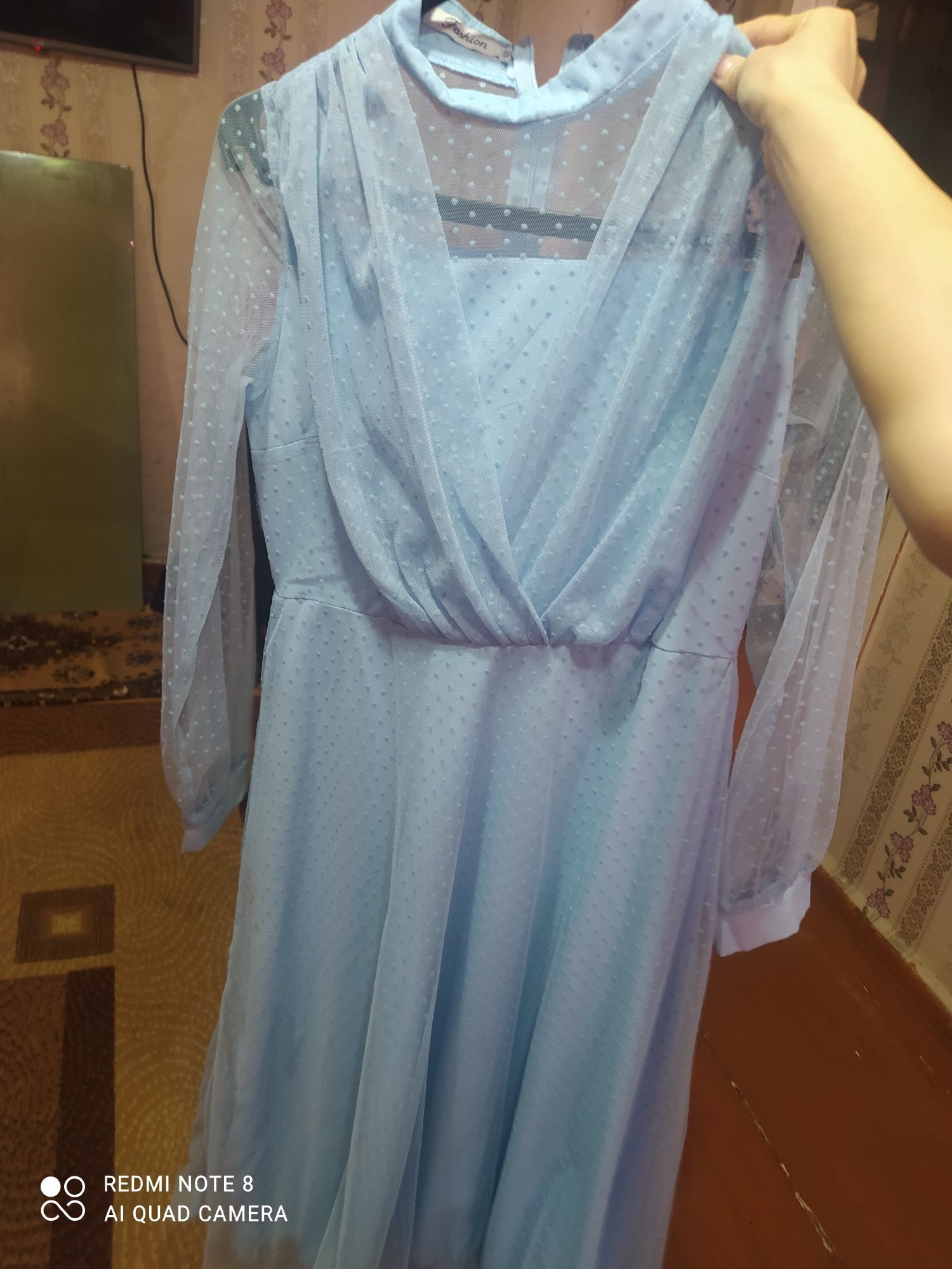 Продам платье голубое