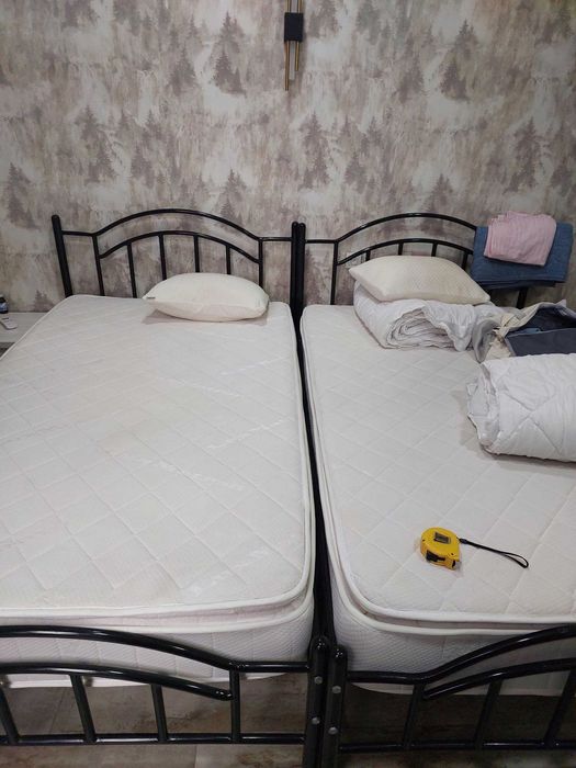 Продам кровати с матрасом, идеальное состояние. Размер кровати 125*210