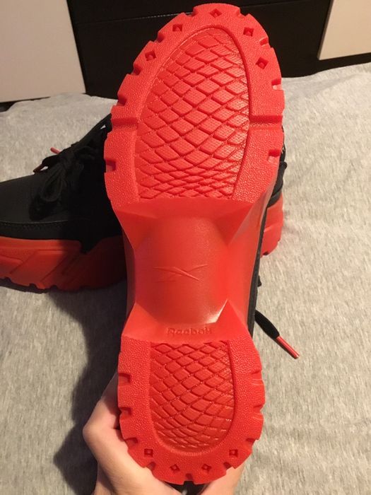 Reebok Cardi B 36.5  стелка 23.5 червено с черно