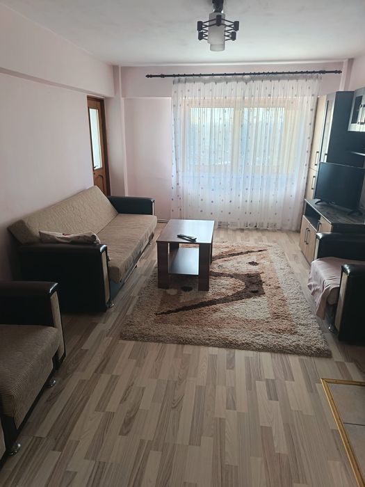 Închiriez apartament 3 camere în Târgu Neamț