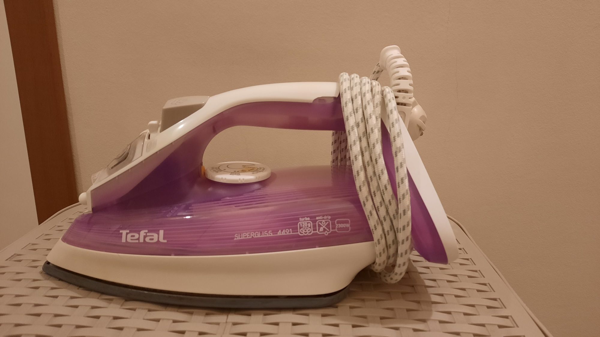Парна ютия Tefal Superglis 4491