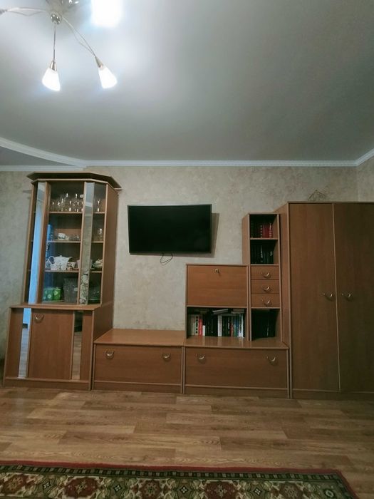 Продам стенку  в гостиную ,состоит из отдельных элементов