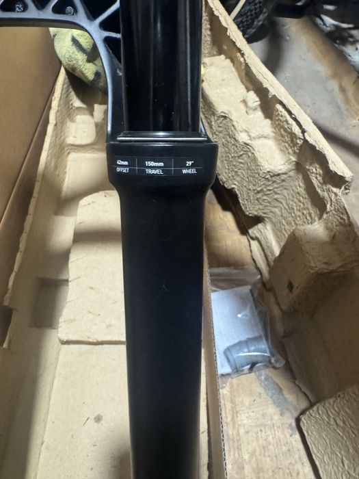 Вилка  Rockshox revelation debonair 150 mm / 29  debon