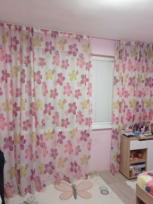 Детски килим и перде