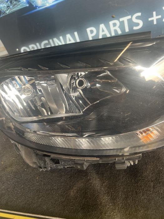 Фар за Mercedes Glc W253 X253 Обикновен с две счупени уши оригинален