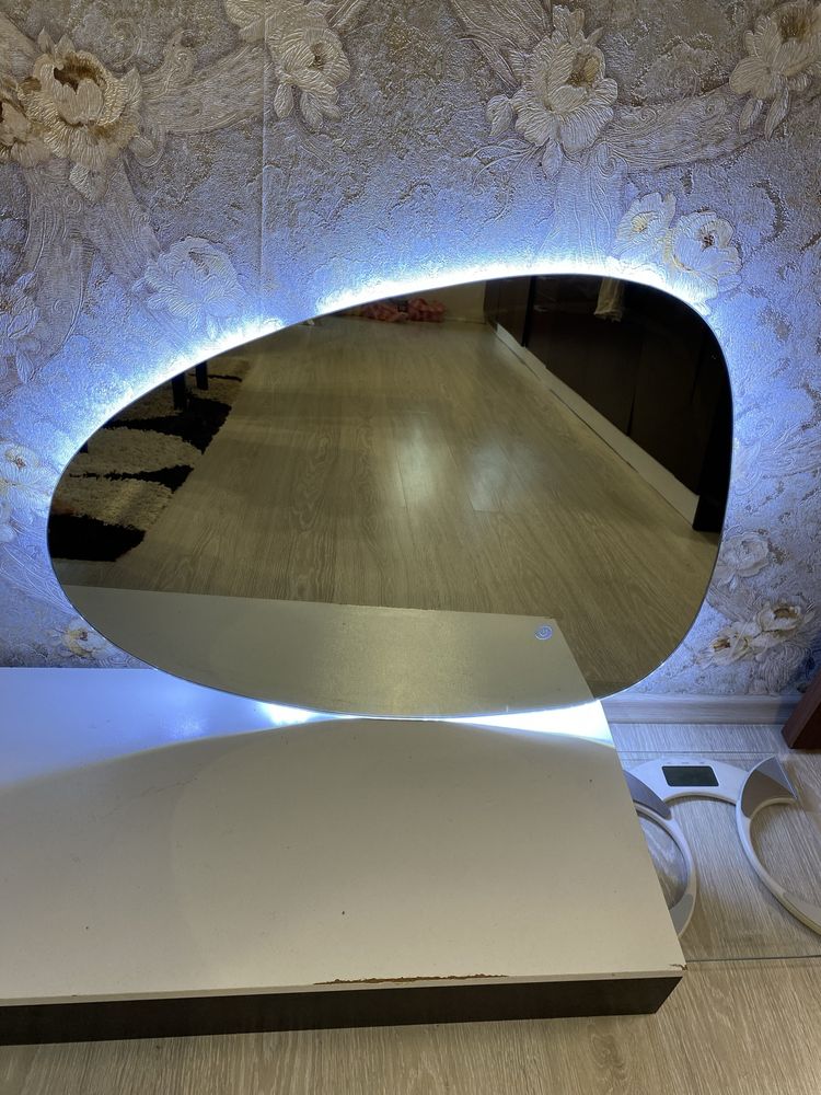 LED Огледало с размери 79/59см