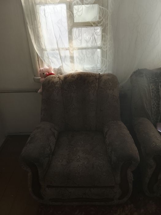 Продам диван с креслами