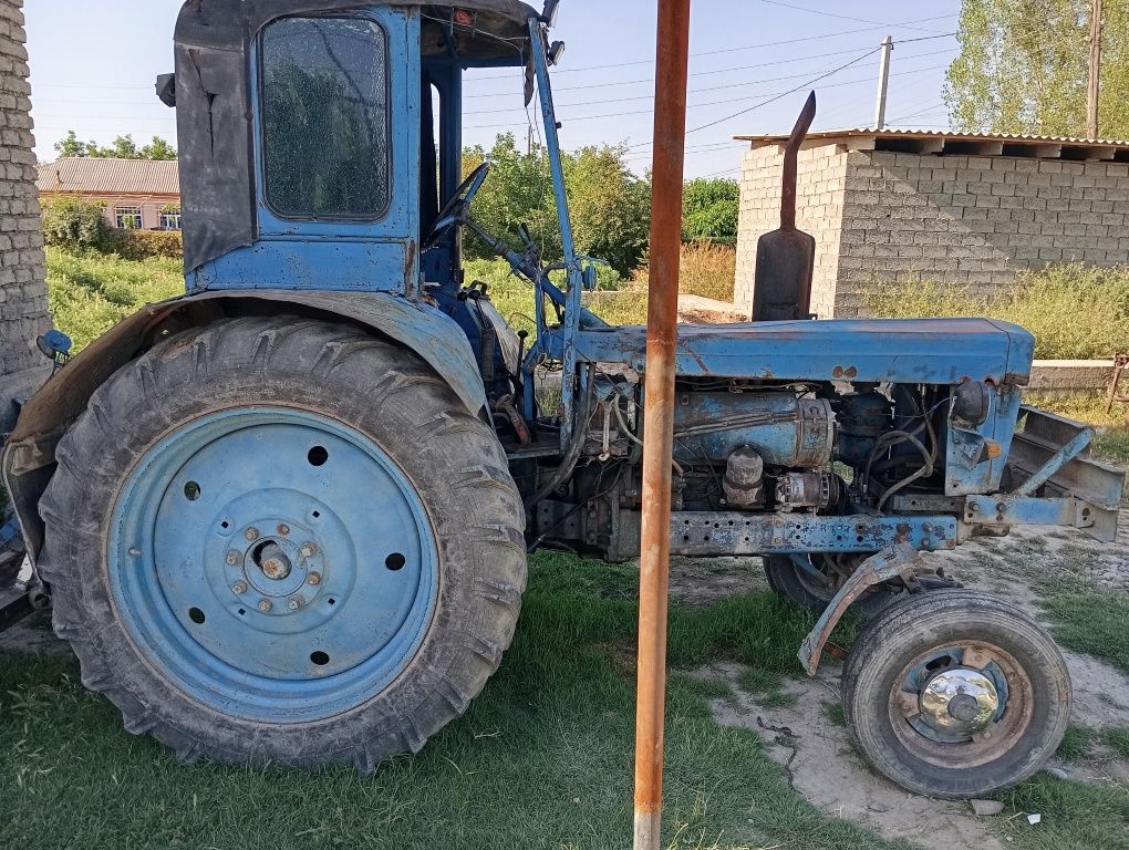 Трактор сотилади