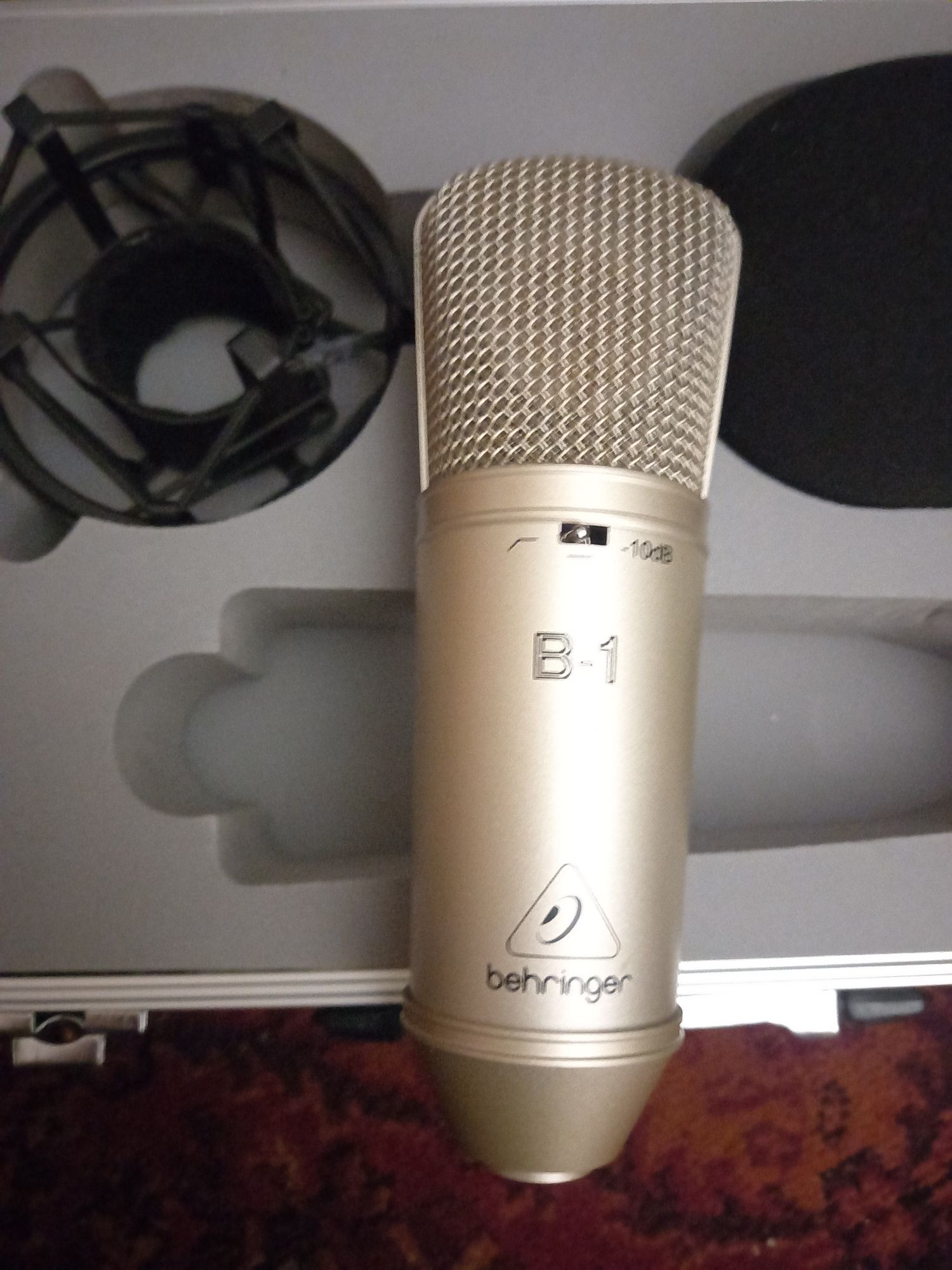 Конденсаторный микрофон Behringer B1