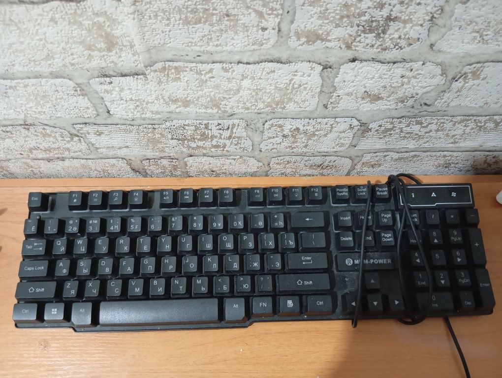 Продам клавиатуру