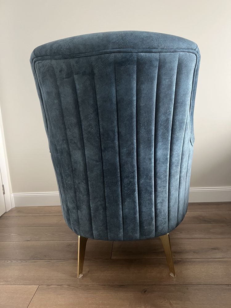 Текстилно синьо кресло
